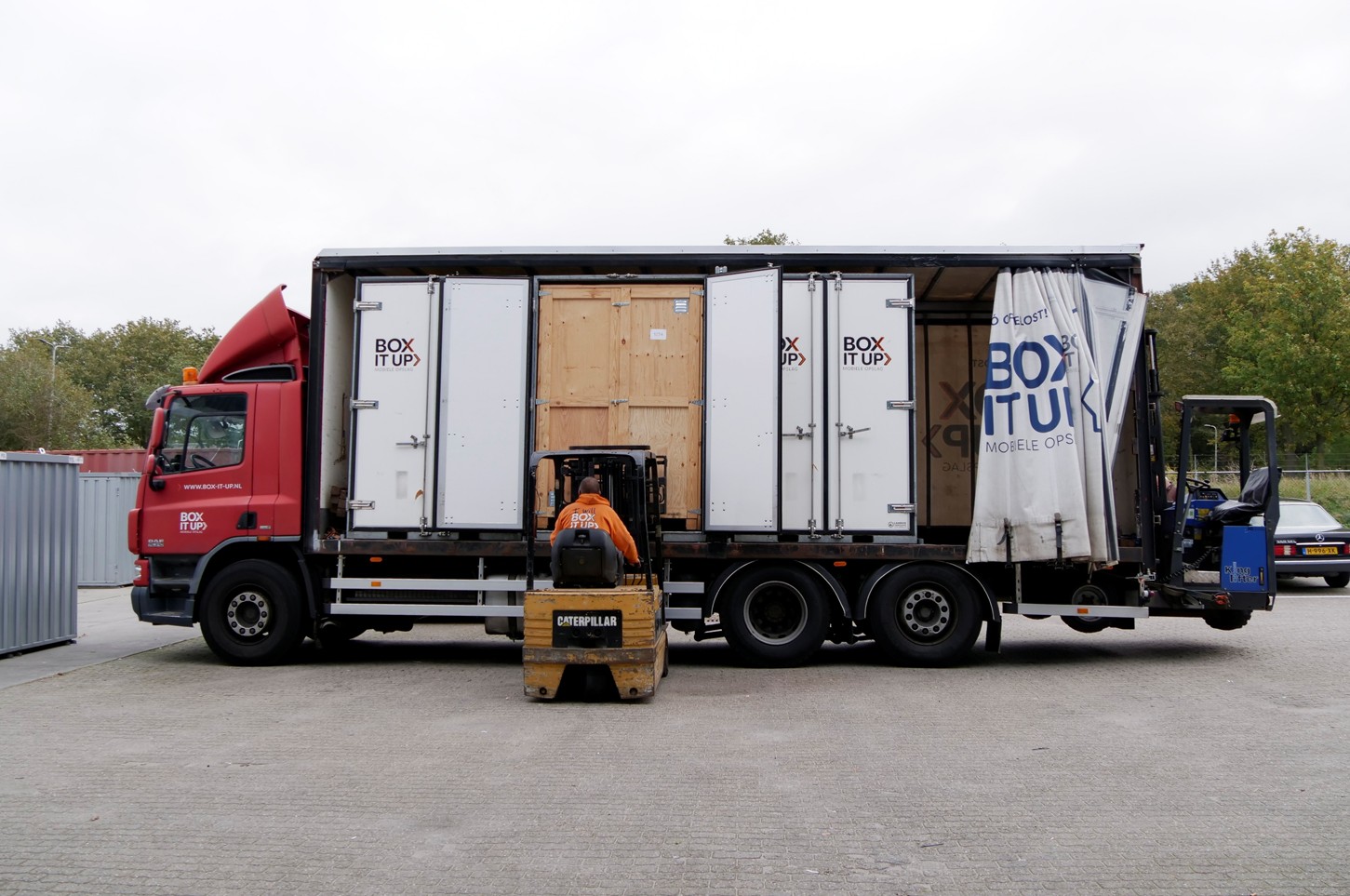 Inladen vrachtwagen laag breed Laden opslagBOX